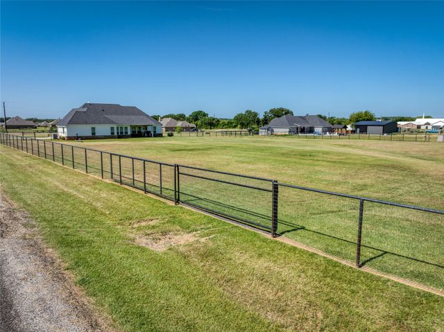 152 Katy Ranch Drive, Weatherford, TX 76085
