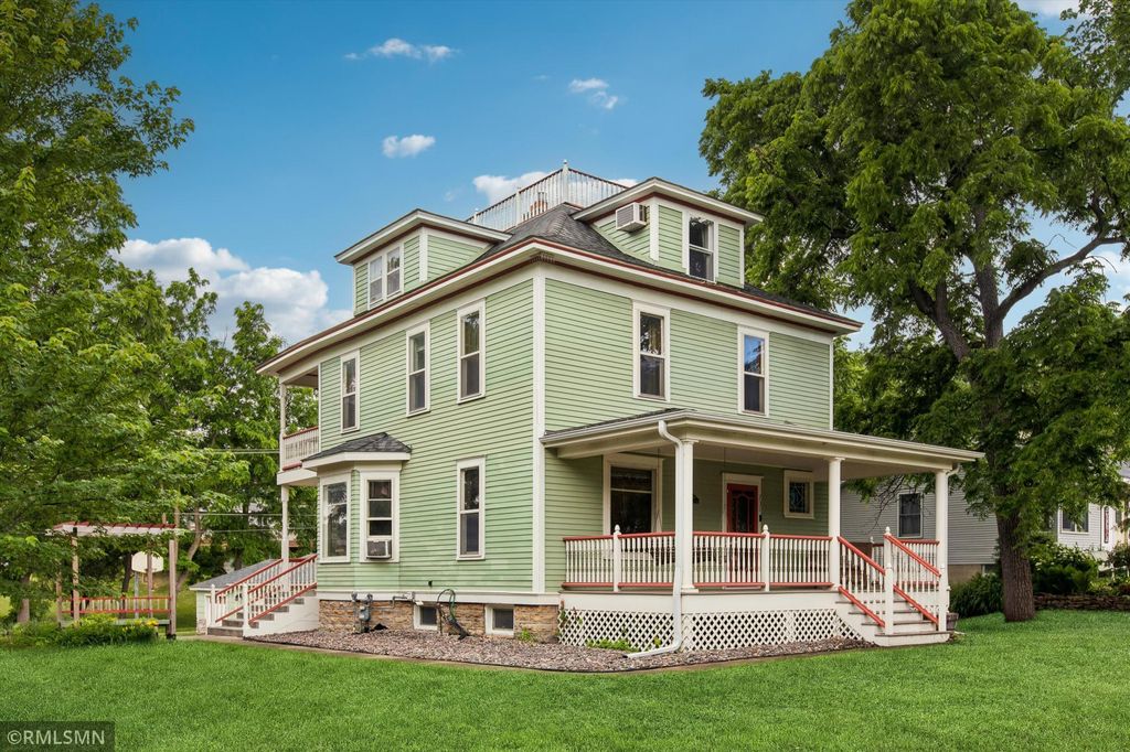 701 Hoffman Street W, Cannon Falls, MN 55009 — exterior