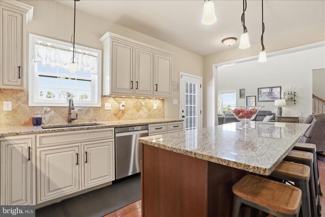 8011 HIDDEN VALLEY LN, Waynesboro, PA 17268