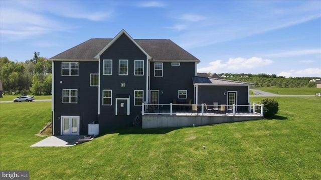 8011 HIDDEN VALLEY LN, Waynesboro, PA 17268