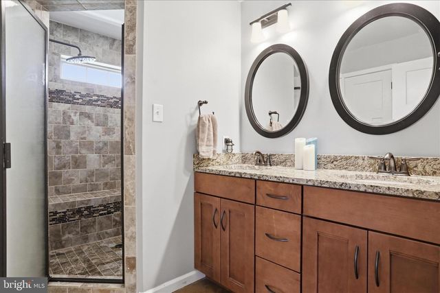 8011 HIDDEN VALLEY LN, Waynesboro, PA 17268