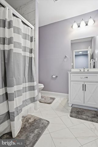 8011 HIDDEN VALLEY LN, Waynesboro, PA 17268