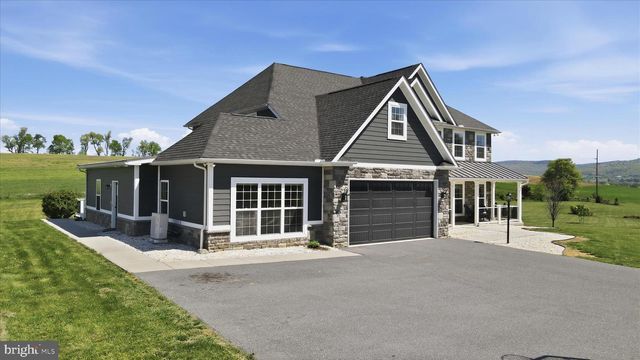 8011 HIDDEN VALLEY LN, Waynesboro, PA 17268