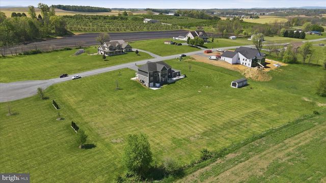 8011 HIDDEN VALLEY LN, Waynesboro, PA 17268
