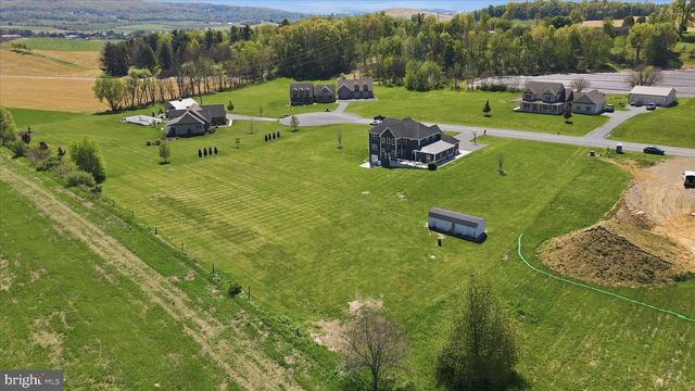 8011 HIDDEN VALLEY LN, Waynesboro, PA 17268