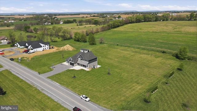 8011 HIDDEN VALLEY LN, Waynesboro, PA 17268