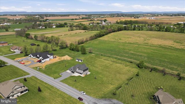 8011 HIDDEN VALLEY LN, Waynesboro, PA 17268