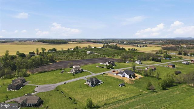 8011 HIDDEN VALLEY LN, Waynesboro, PA 17268