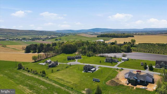 8011 HIDDEN VALLEY LN, Waynesboro, PA 17268