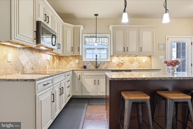 8011 HIDDEN VALLEY LN, Waynesboro, PA 17268