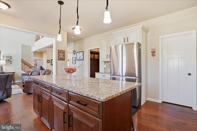 8011 HIDDEN VALLEY LN, Waynesboro, PA 17268