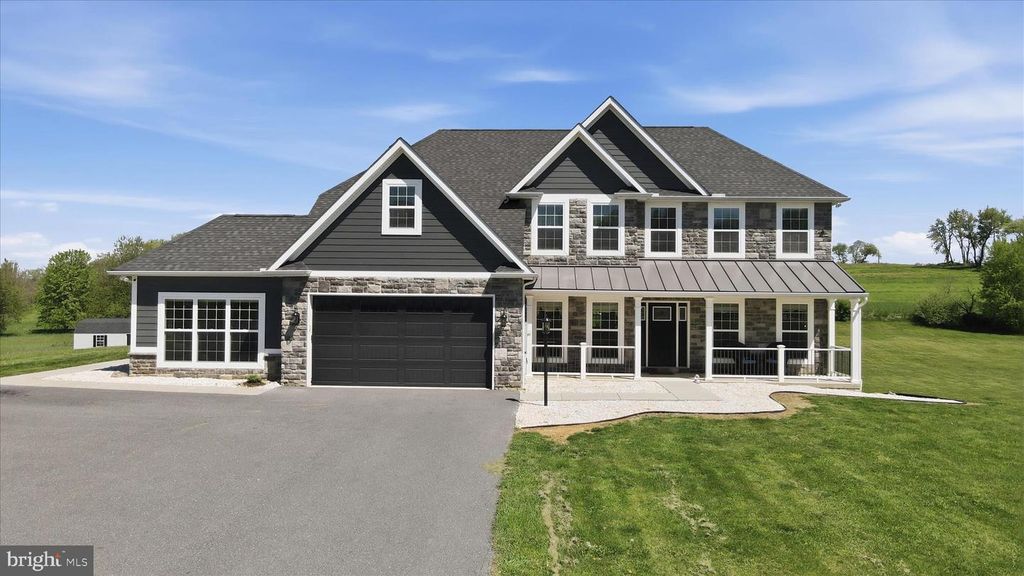 8011 HIDDEN VALLEY LN, Waynesboro, PA 17268