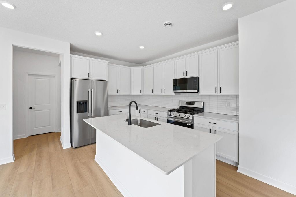 18350 Glancy Way, Lakeville, MN 55044 — photo 2