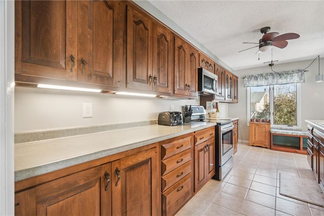 1718 Applewood Place NE, Cedar Rapids, IA 52402