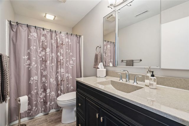 1718 Applewood Place NE, Cedar Rapids, IA 52402