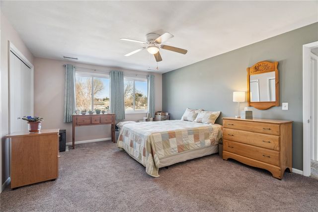 1718 Applewood Place NE, Cedar Rapids, IA 52402