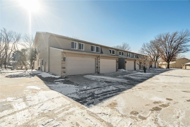 1718 Applewood Place NE, Cedar Rapids, IA 52402