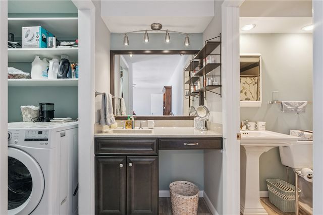 1718 Applewood Place NE, Cedar Rapids, IA 52402