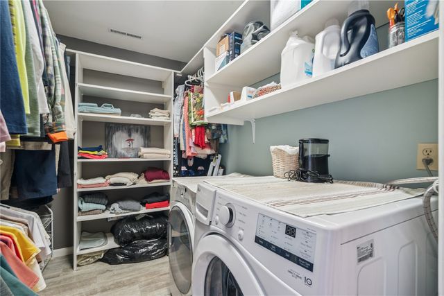 1718 Applewood Place NE, Cedar Rapids, IA 52402