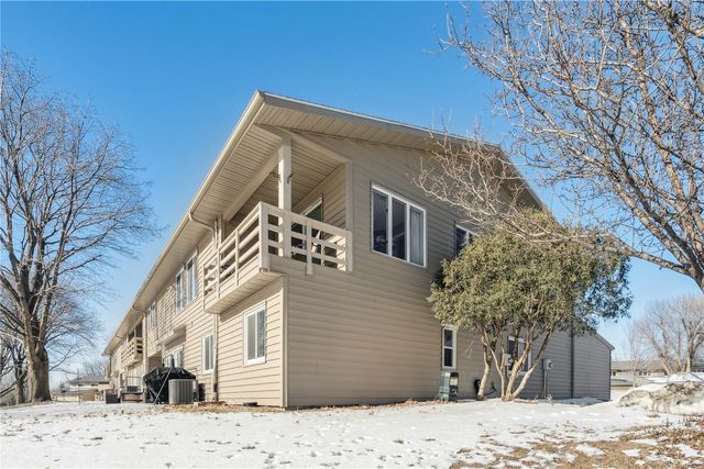 1718 Applewood Place NE, Cedar Rapids, IA 52402