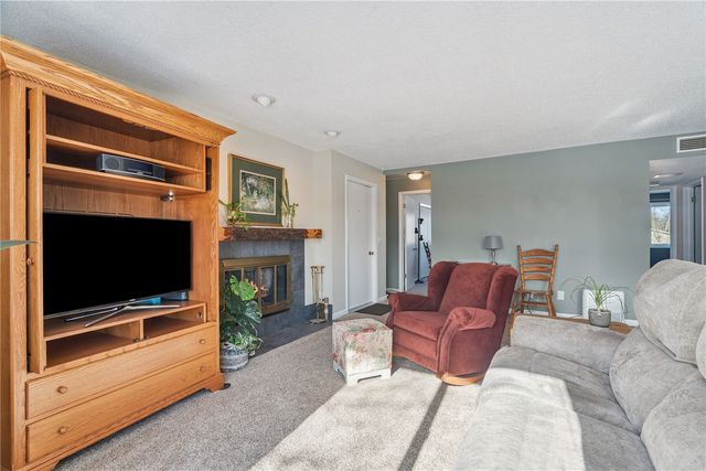 1718 Applewood Place NE, Cedar Rapids, IA 52402