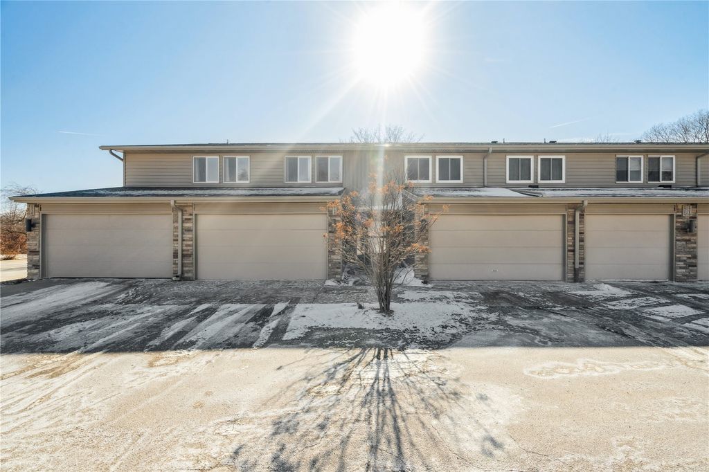 1718 Applewood Place NE, Cedar Rapids, IA 52402