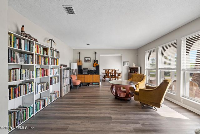 5628 FORT SUMTER Road, Jacksonville, FL 32210