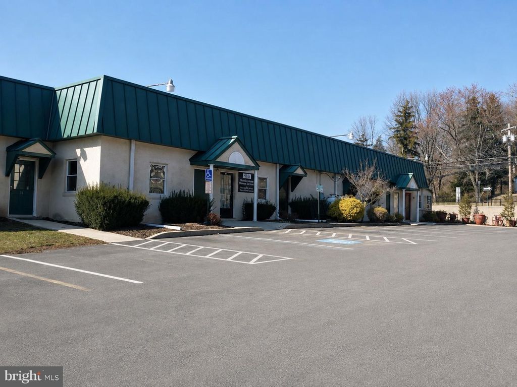 1494 N CHARLOTTE ST, POTTSTOWN, PA 19464 — exterior