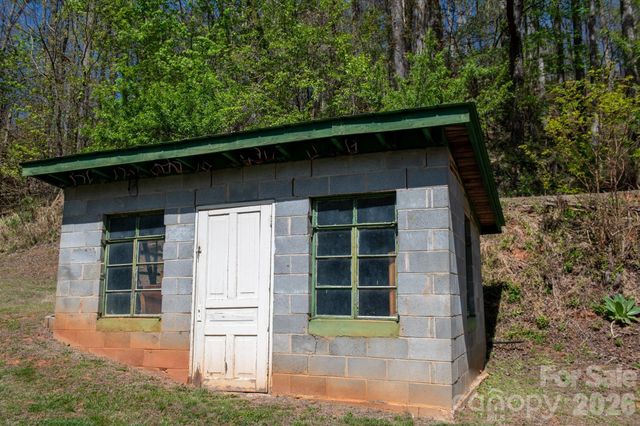 2687 Indian Grave Road, Lenoir, NC 28645