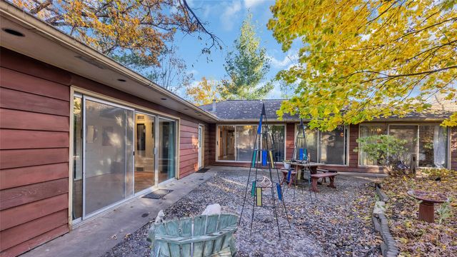 435 Lee Street, Iowa City, IA 52246