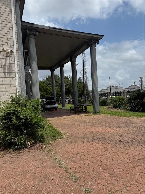 8528 Beechnut St Street, Houston, TX 77036
