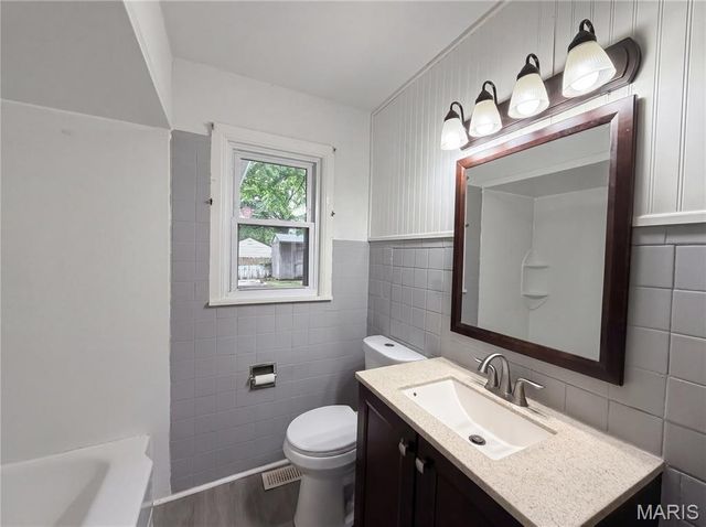 1607 N 17th Street, Belleville, IL 62226