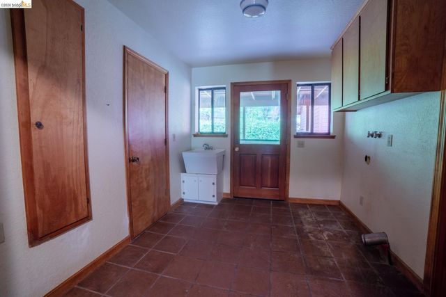 10420 N Airport, Columbia, CA 95310