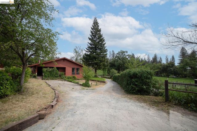 10420 N Airport, Columbia, CA 95310