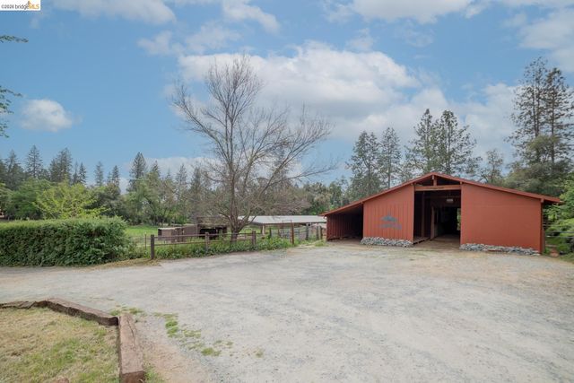 10420 N Airport, Columbia, CA 95310