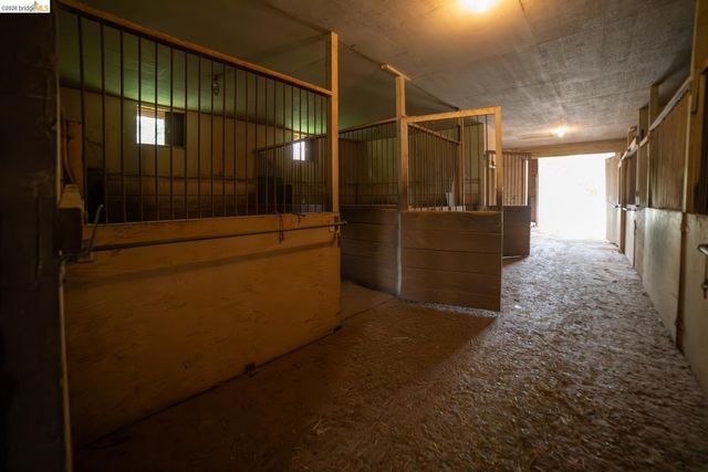 10420 N Airport, Columbia, CA 95310