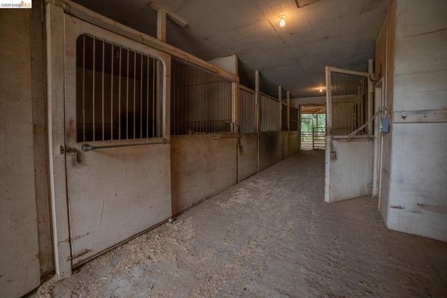 10420 N Airport, Columbia, CA 95310