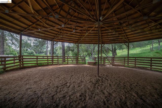 10420 N Airport, Columbia, CA 95310