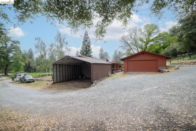 10420 N Airport, Columbia, CA 95310