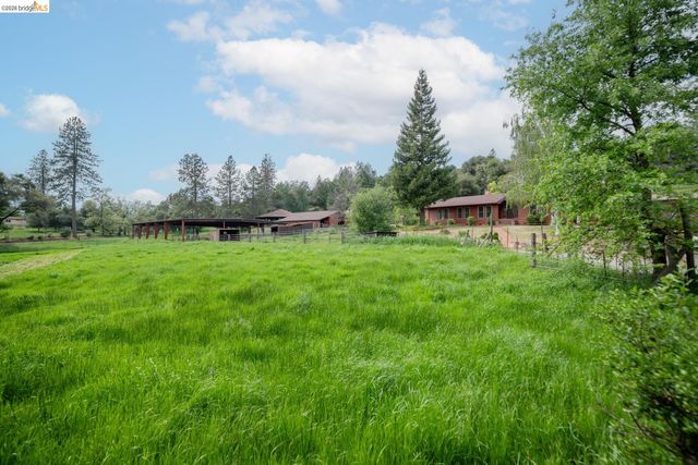 10420 N Airport, Columbia, CA 95310