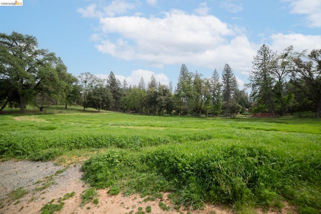 10420 N Airport, Columbia, CA 95310