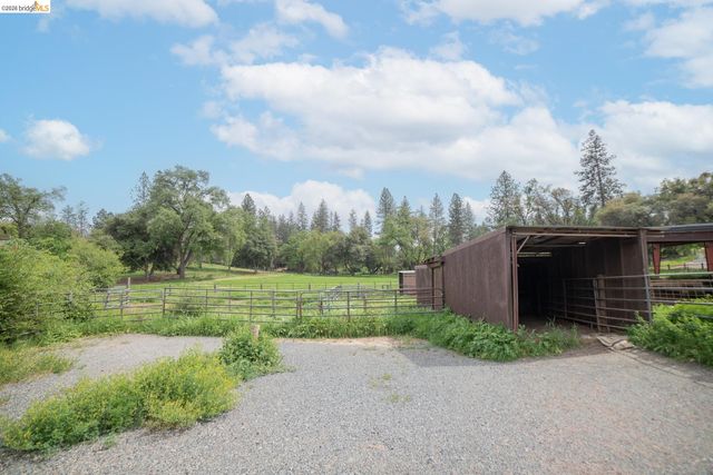 10420 N Airport, Columbia, CA 95310