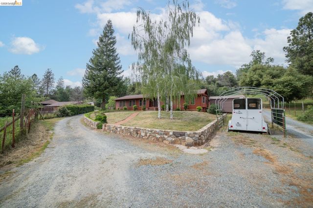 10420 N Airport, Columbia, CA 95310