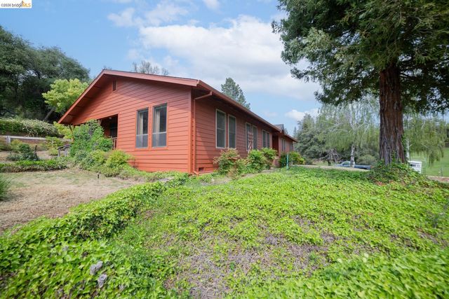 10420 N Airport, Columbia, CA 95310