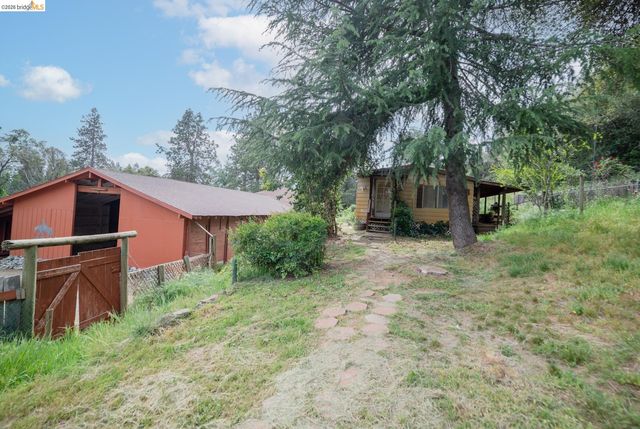 10420 N Airport, Columbia, CA 95310