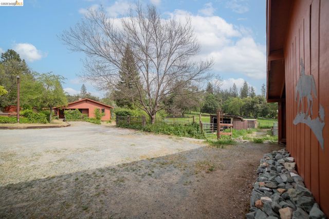 10420 N Airport, Columbia, CA 95310