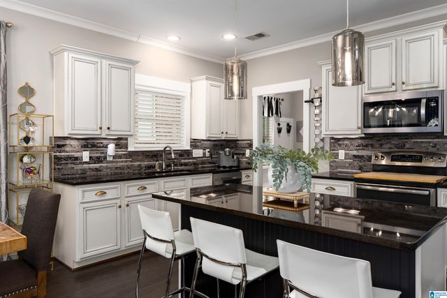 5882 LONGVIEW LANE, Trussville, AL 35173