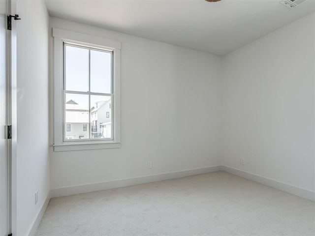 36 Hill Street, Carlton Landing, OK 74432