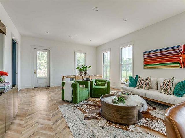 36 Hill Street, Carlton Landing, OK 74432