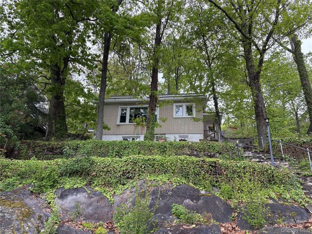 11 Rocky Trail, Greenwood Lake, NY 10925